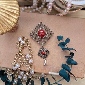 Vintage Signed Sarah Coventry Brooch/Pendant with Red Jasper Look Inlay